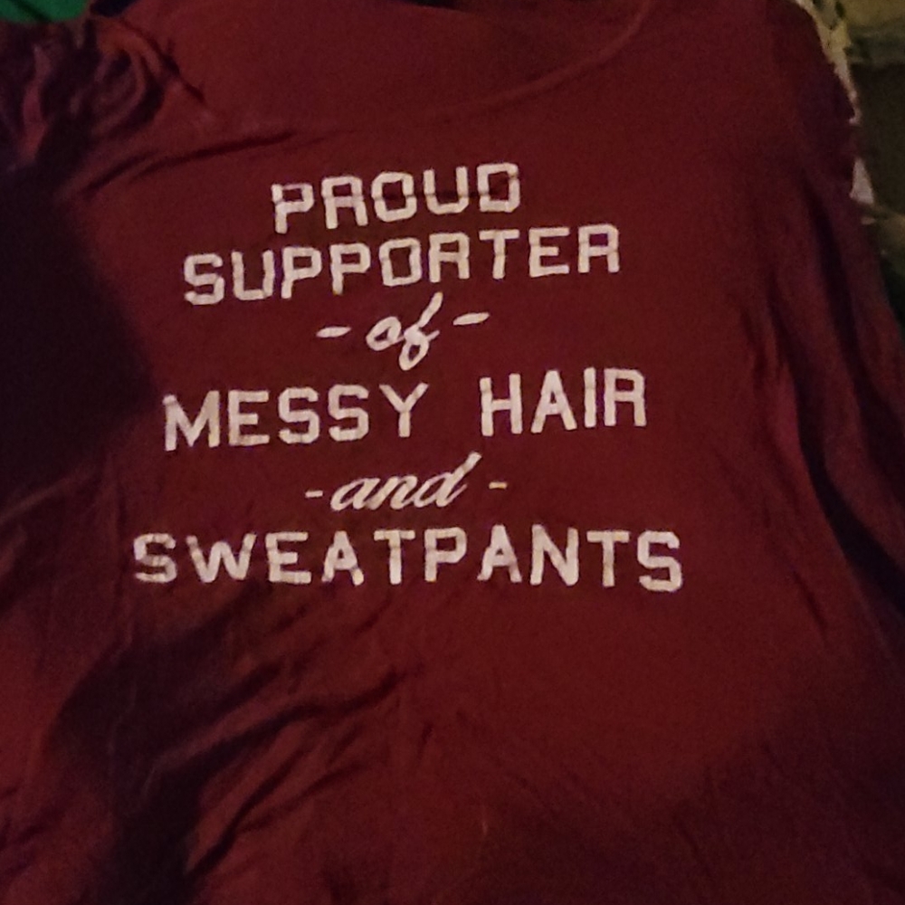 Maroon tee shirt